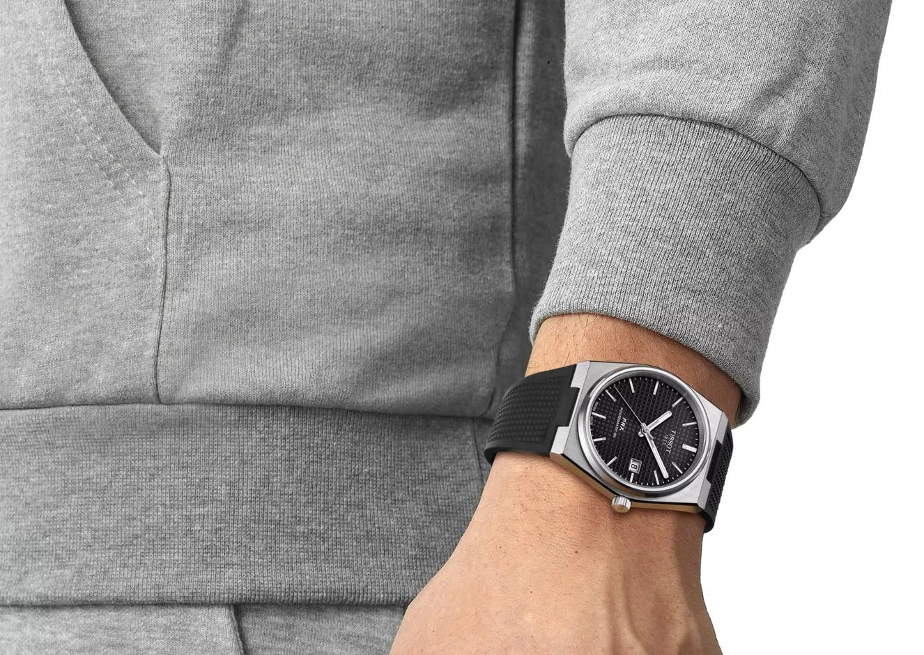 Tissot PRX Powermatic 80 на запястье