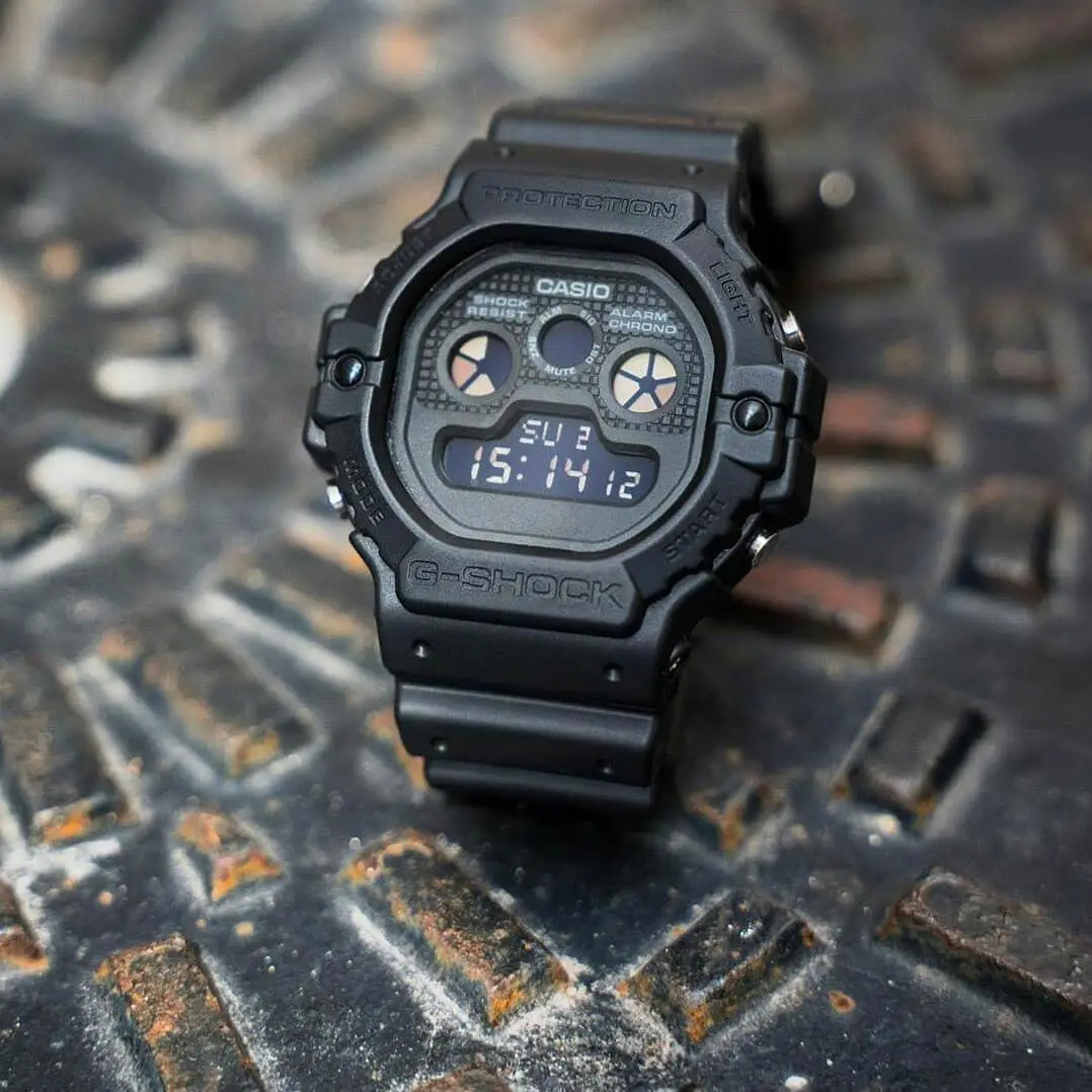 Casio DW-5900BB-1E