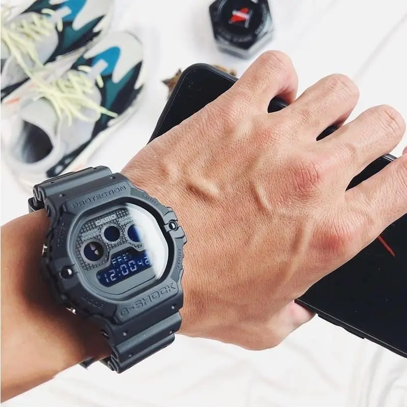 Casio DW-5900BB-1E