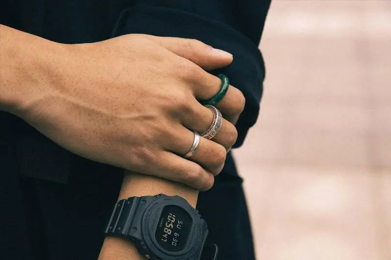 Casio DW-5750E-1B