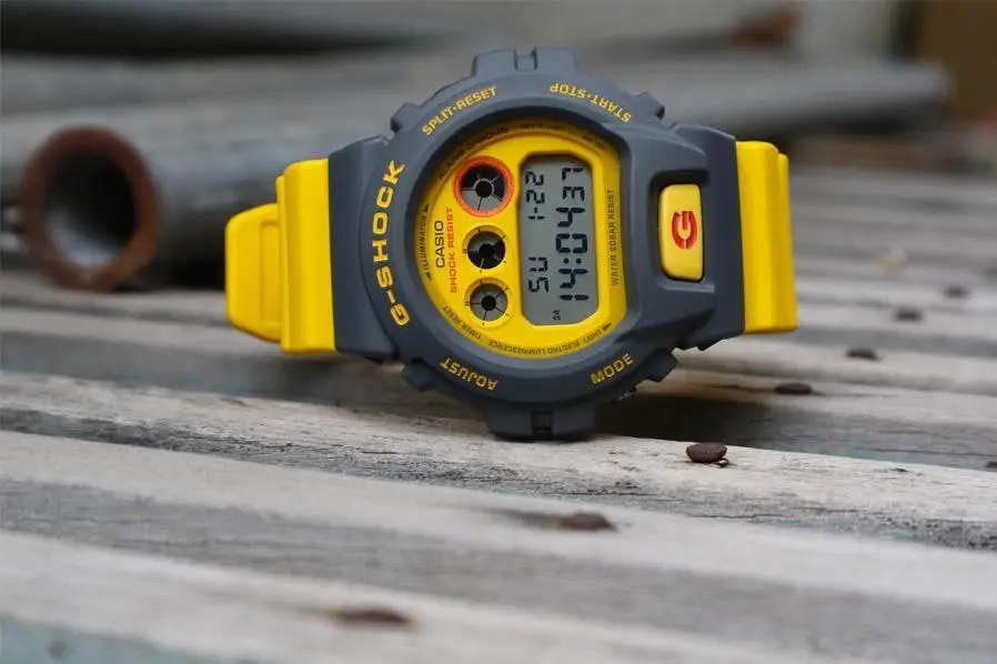 Casio DW-6900Y-9E