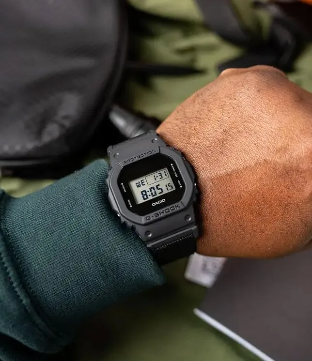 Casio DW-5600BCE-1E