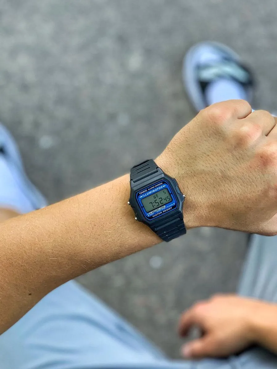 Casio F-105W-1A