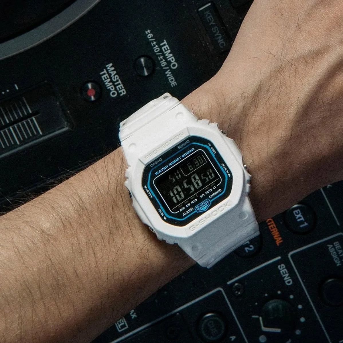 Casio DW-B5600SF-7E