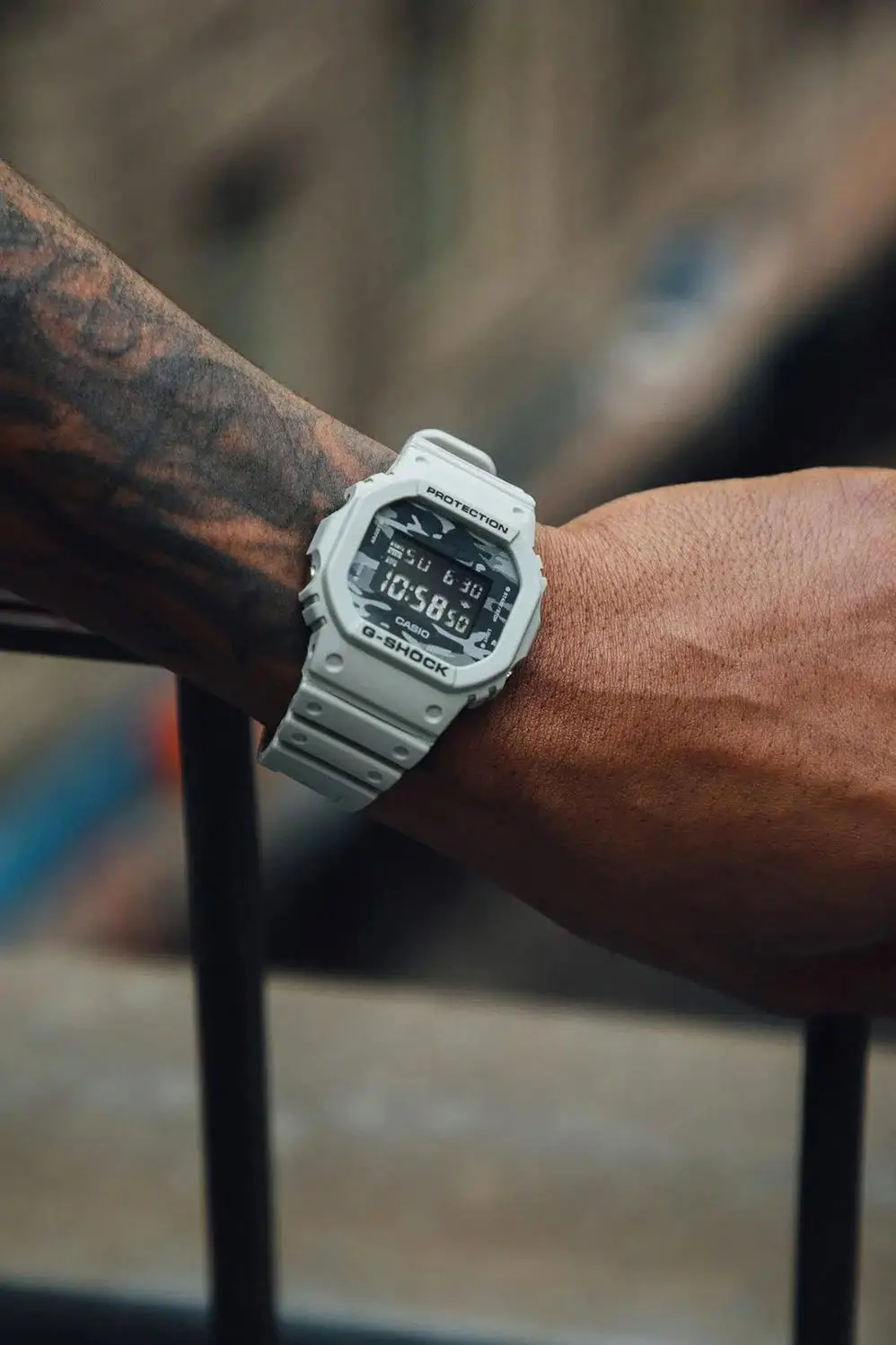 Casio DW-5600CA-8E