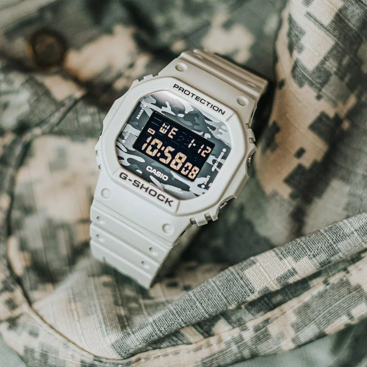 Casio DW-5600CA-8E
