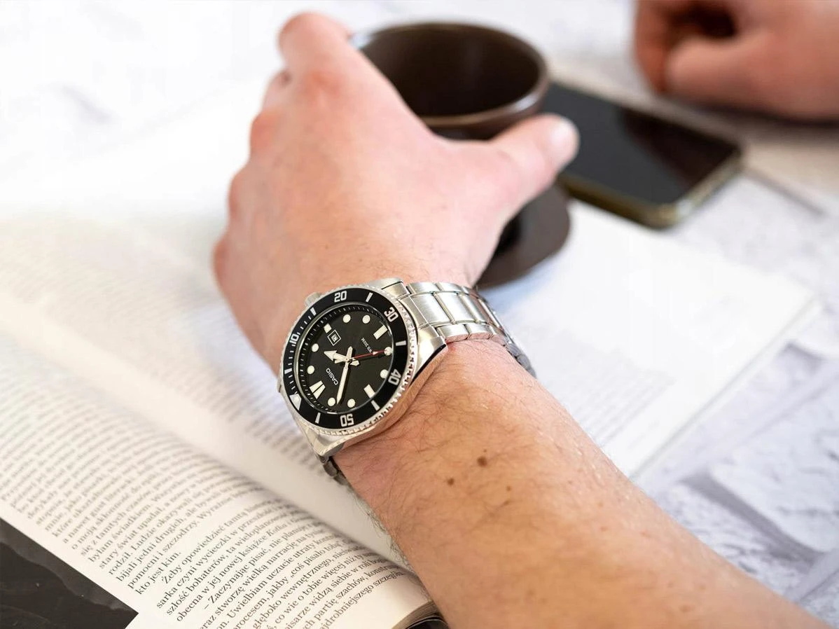 Casio Collection MDV-107D-1A1