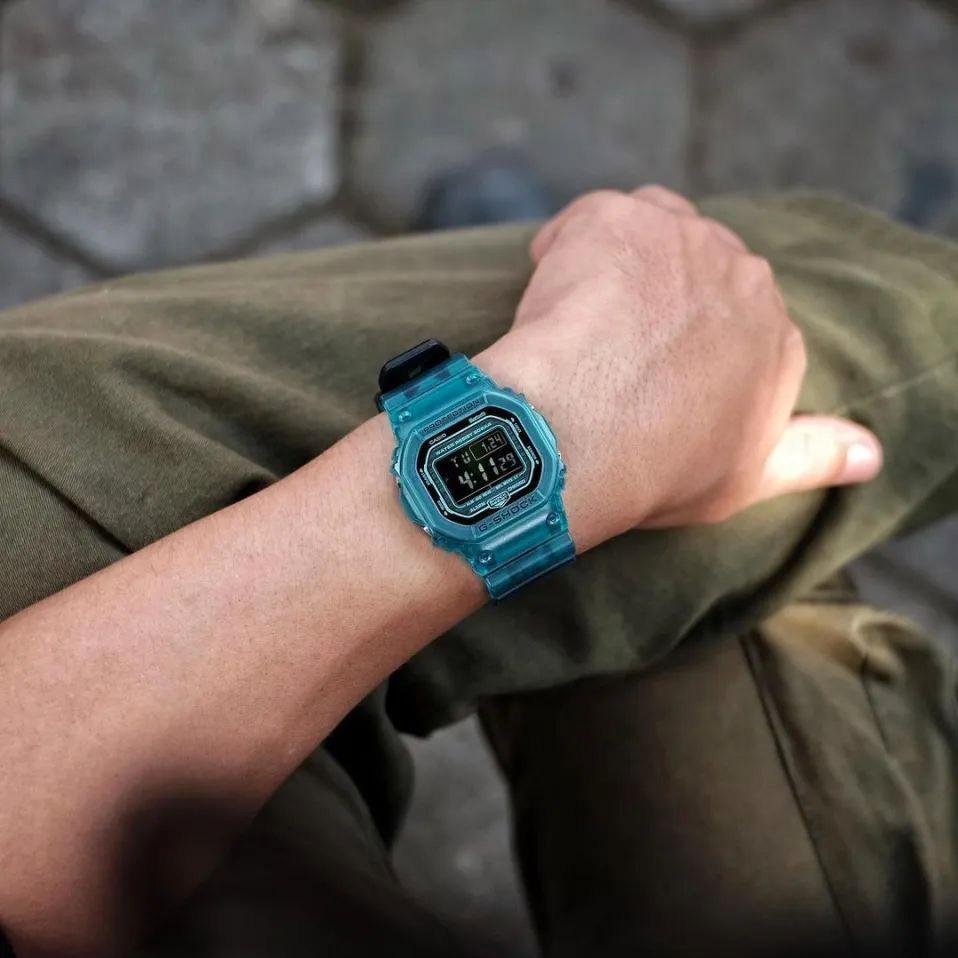 Casio DW-B5600G-2E