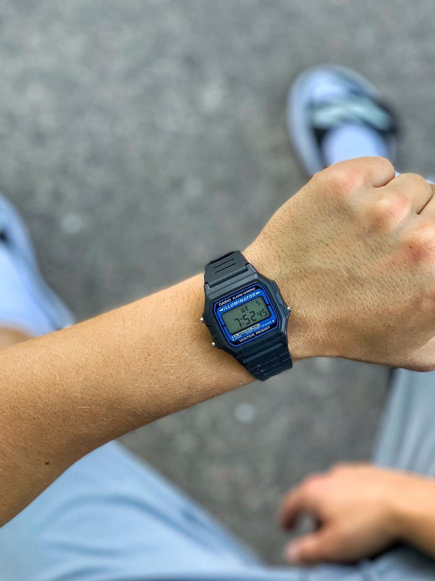 Casio F-105W-1A