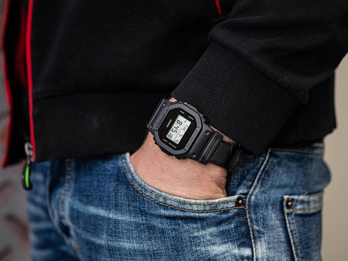 Casio DW-5600BCE-1E