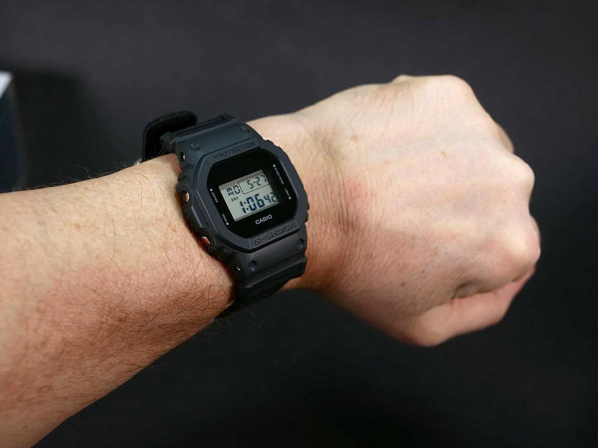 Casio DW-5600BCE-1E