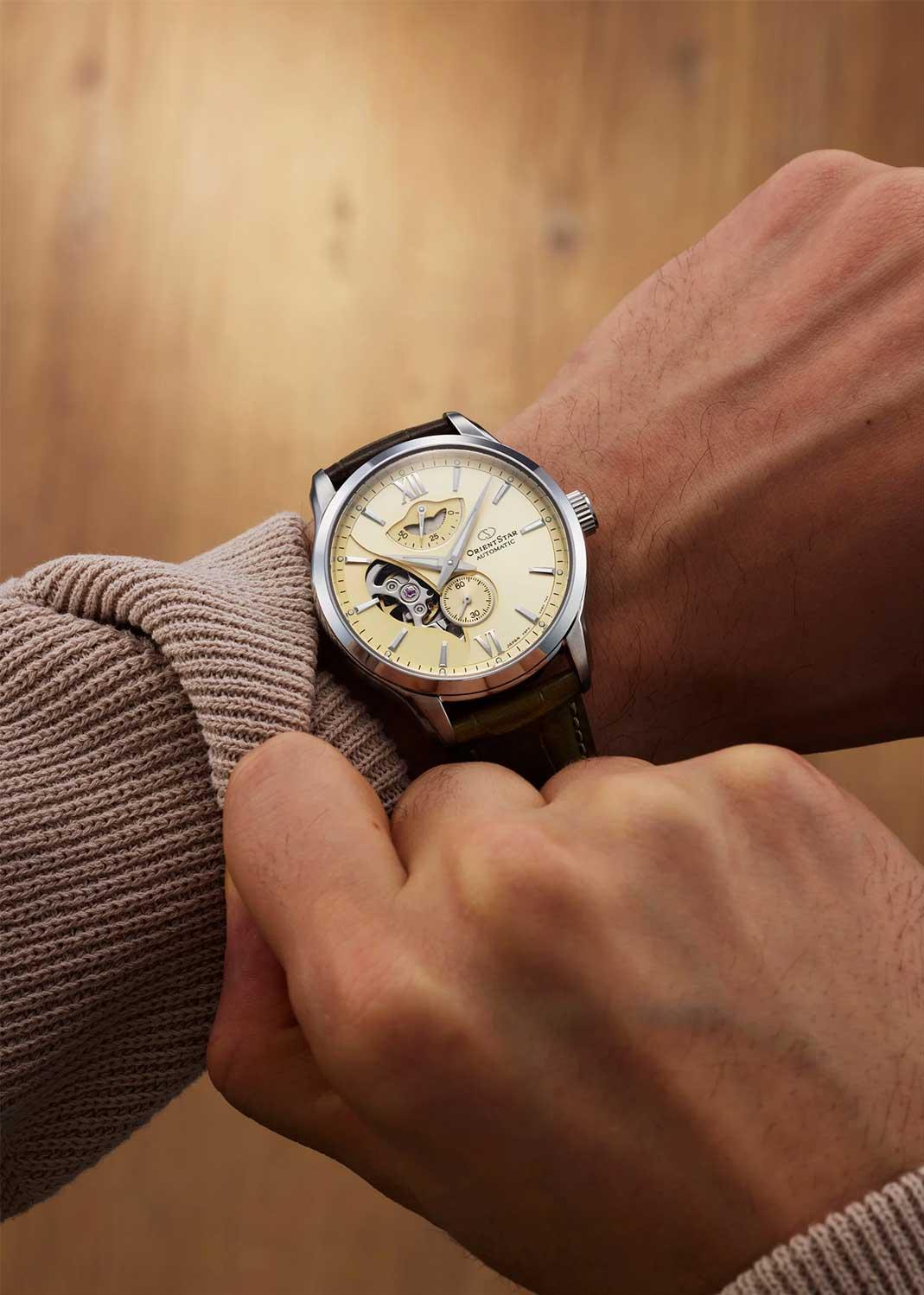 Orient Automatic RE-AV0B10G