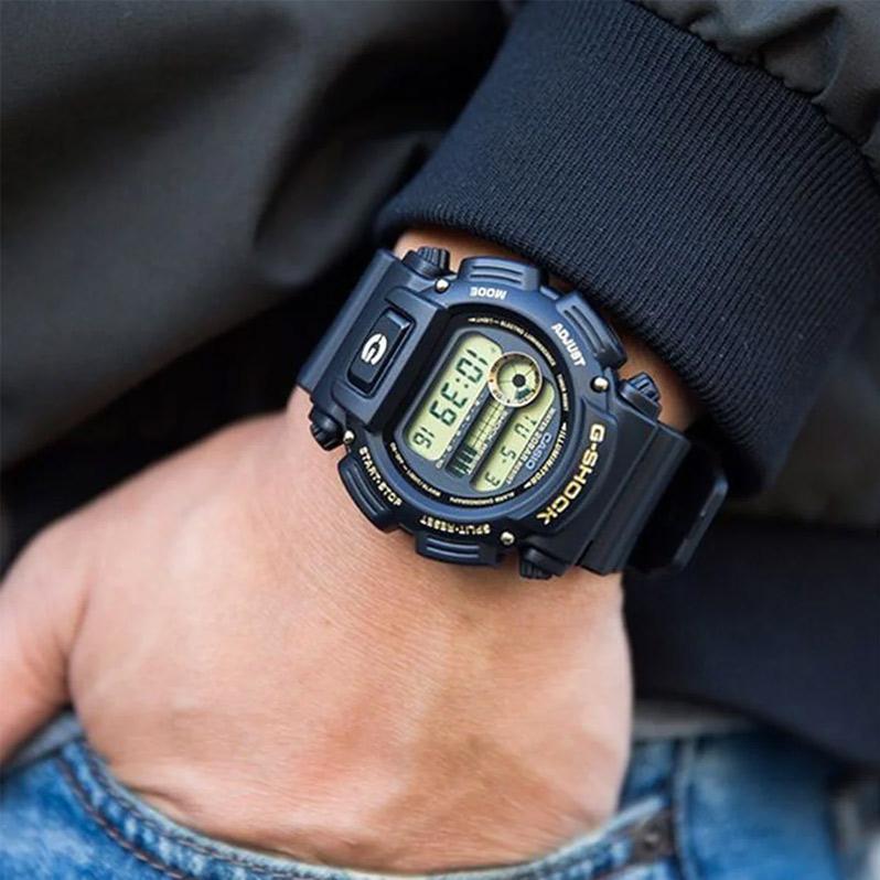 Casio DW-9052GBX-1A9